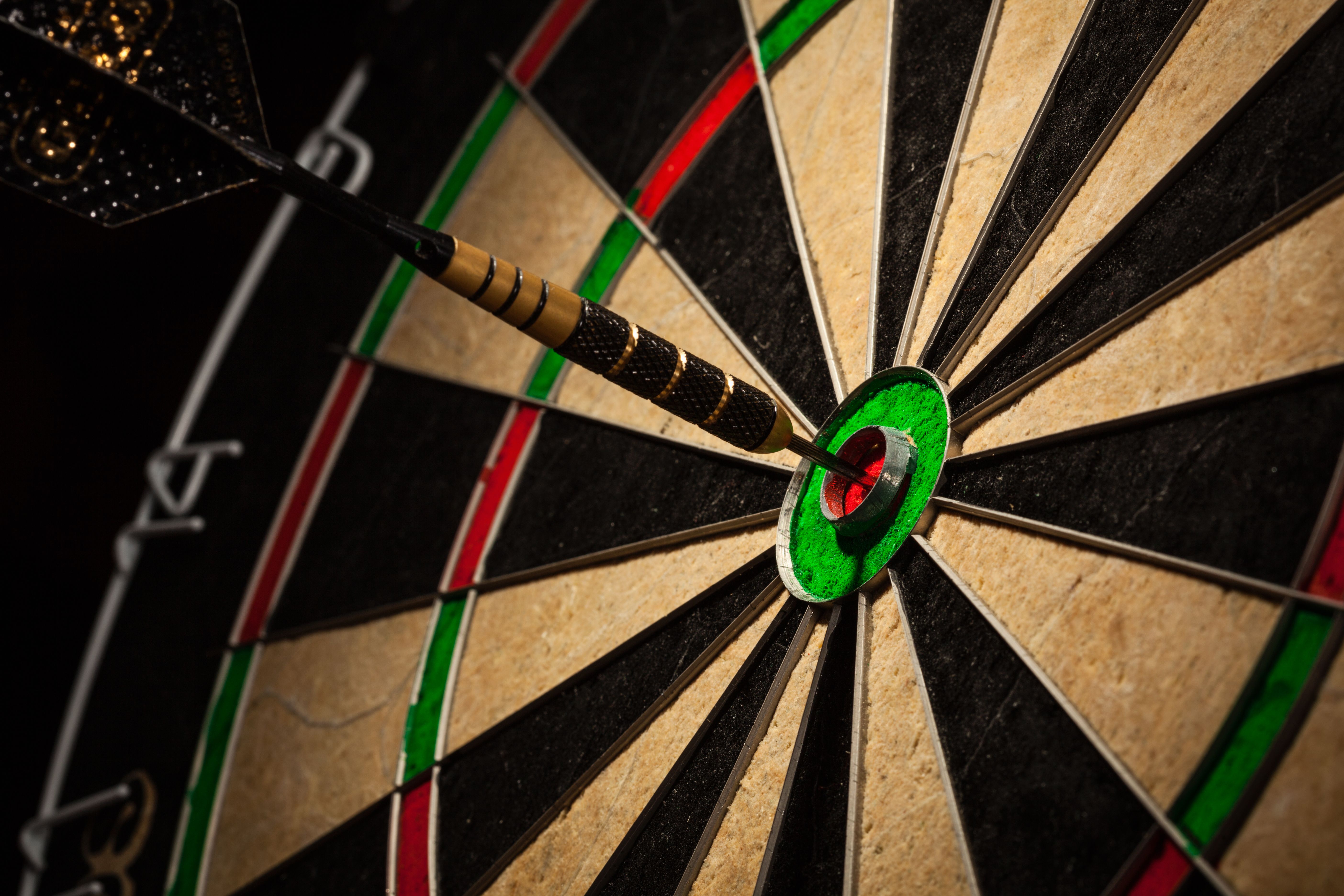 Dartpfeil trifft Bullseye